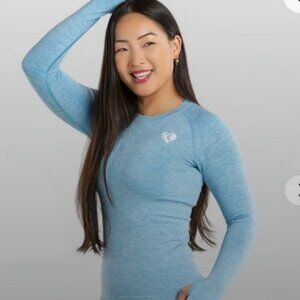 NWT Women's Best Brand: Move Seamless Long Sleeve top with thumb holes - large